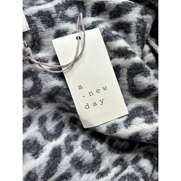 A New Day NWT Leopard Print Cardigan Duster Size XS Grey Oversized Cozy Winter - Picture 4 of 7